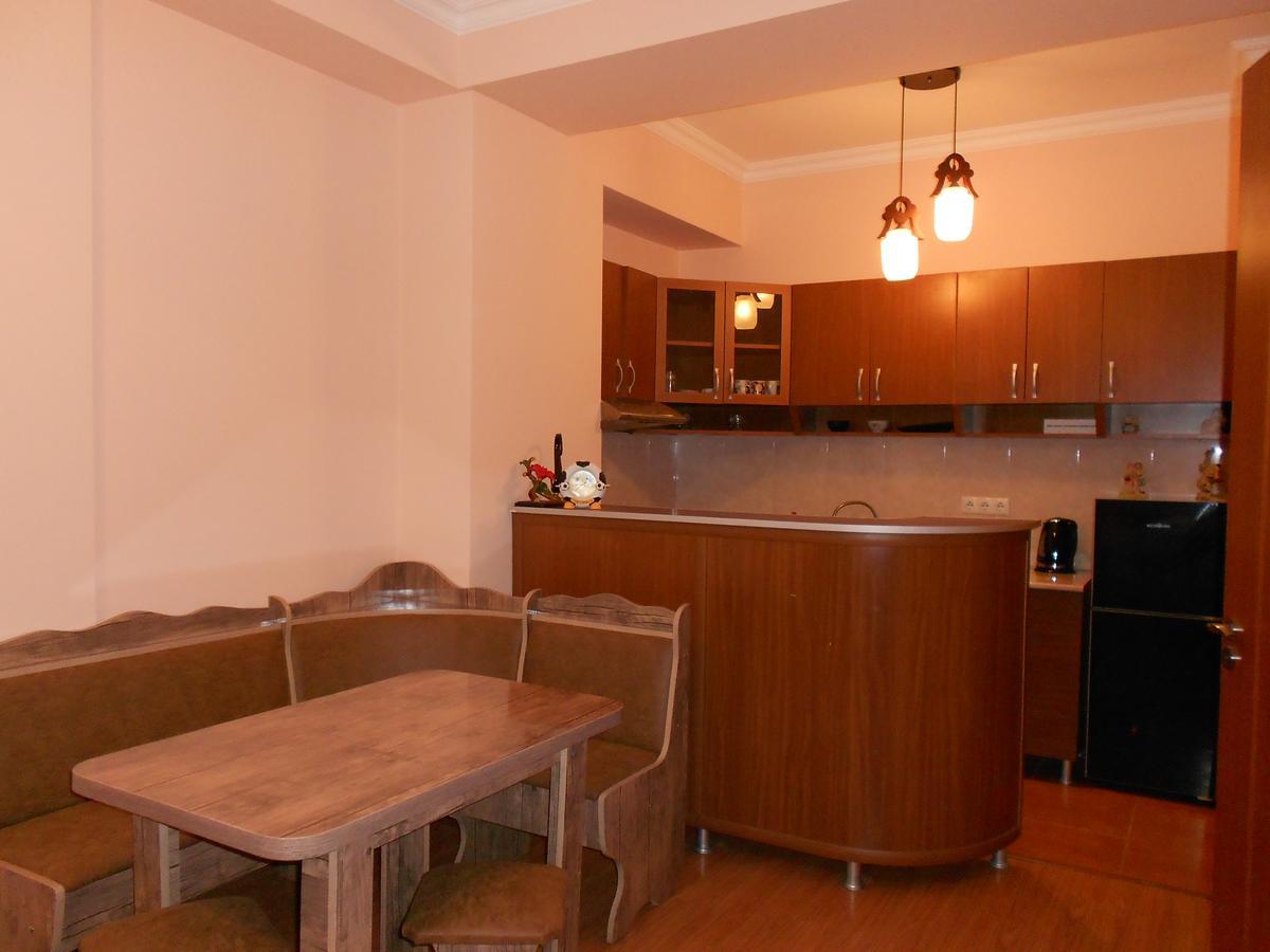 Ucha'S Apartment Batumi Eksteriør bilde
